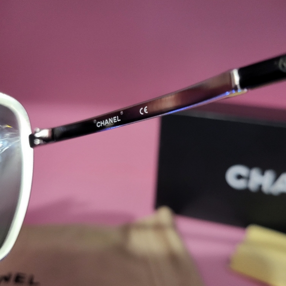 NEWLY LISTED!!!! ULTRA RARE CHANEL SHEILD RUNWAY SUNGLASSES - Picture 5 of 9